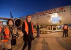 El cargamento de la empresa Astrazeneca fue recibido en Ezeiza por el jefe de Gabinete y la ministra de Salud
