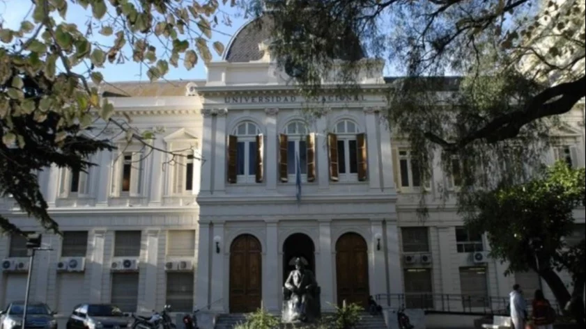 La Universidad de La Plata exige carnet sanitario para la vuelta a la presencialidad