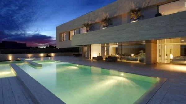 El arquero del PSG tiene a 30 refugiados de la guerra viviendo en su casa