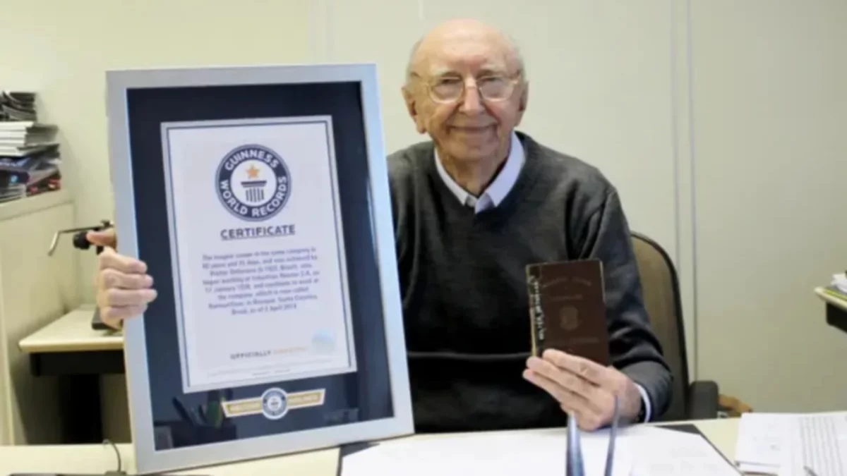 Ganó un récord Guinness por cumplir 100 años y trabajar hace 84 en la misma compañía