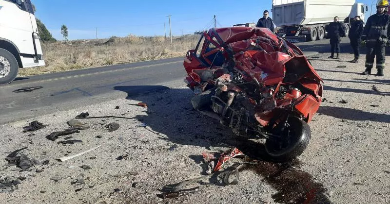 Una mujer falleció tras chocar con un camión en Ruta 226