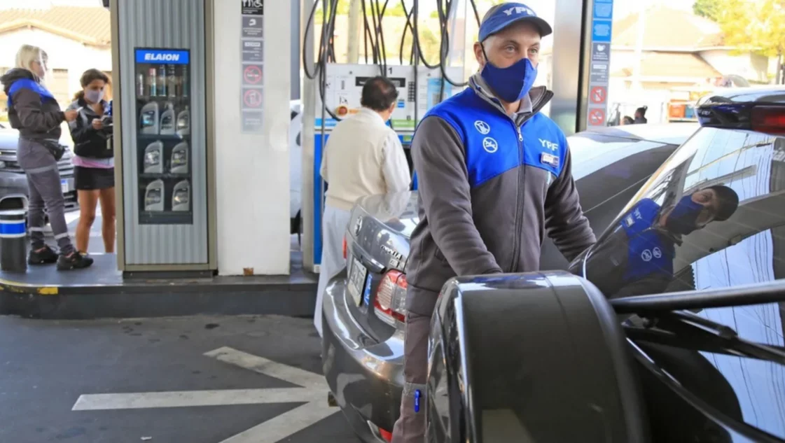 Combustibles: YPF vuelve a aumentar el precio de la nafta y el gasoil