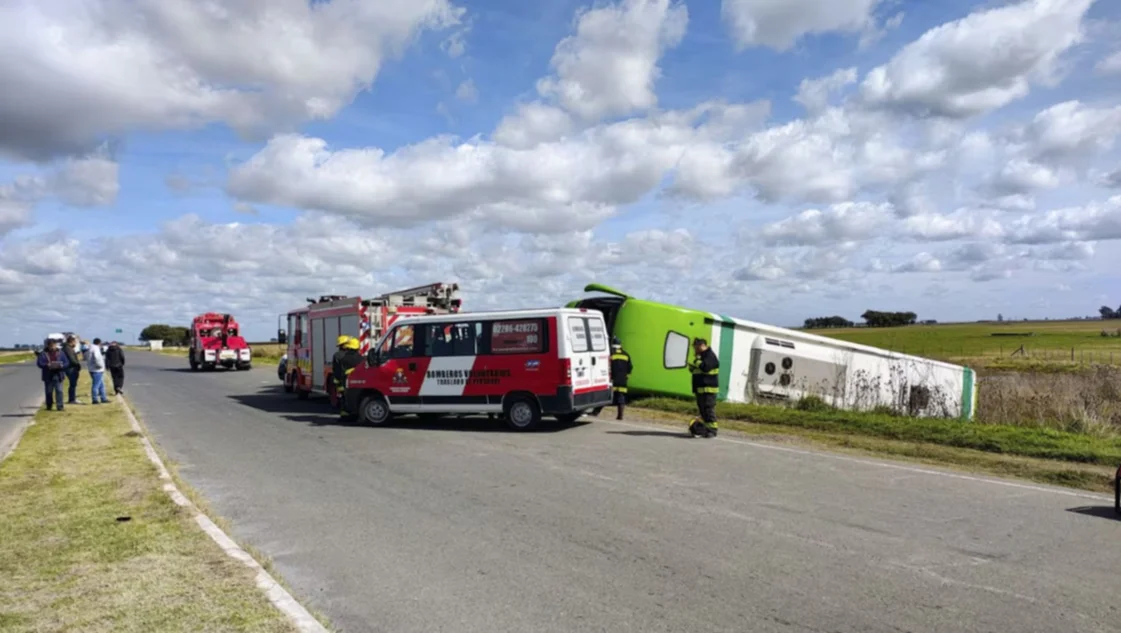 Detuvieron al chofer del micro que volcó en General La Madrid e investigan su responsabilidad