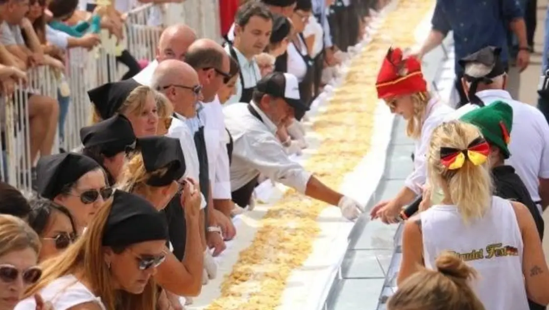 Cómo se prepara la Strudelfest de Pueblo Santa María para romper su propio récord