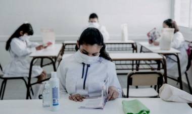 A pesar del conflicto, el Colegio Nacional de Buenos Aires retomó las clases presenciales