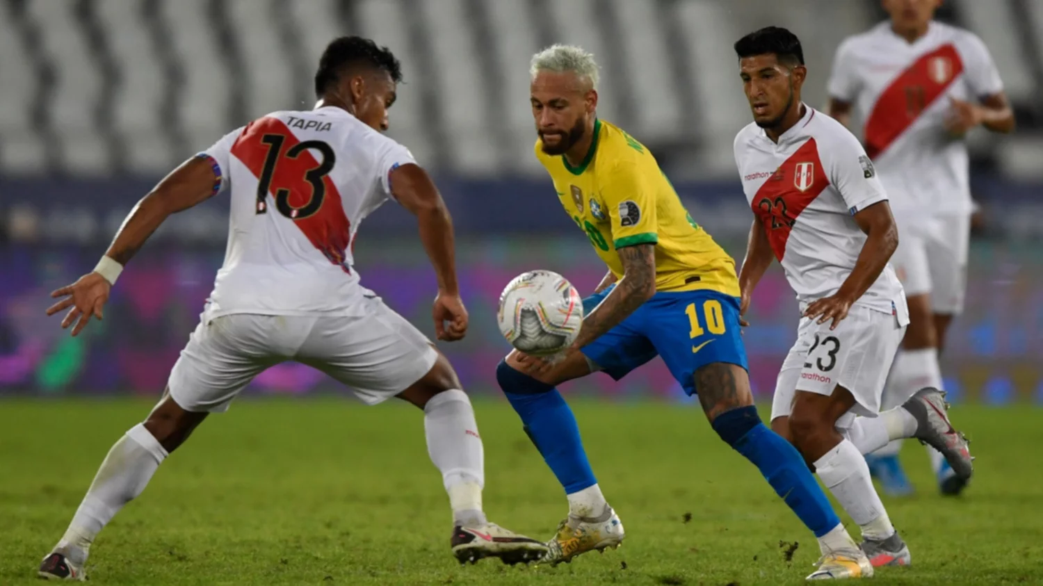 Brasil y Perú definen el primer finalista de la Copa América