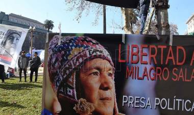 Instalaron 2000 carpas en Plaza de Mayo en reclamo de la libertad de Milagro Sala