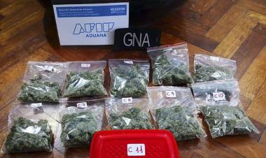 Detuvieron a dos personas que recibían LSD a través de encomiendas de Brasil