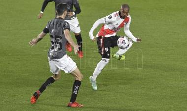 River perdió con Mineiro y necesitará de otra "épica" para clasificar a semifinales