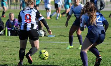 Fútbol Femenino: Las Tatanas siguen sacando ventaja⠀