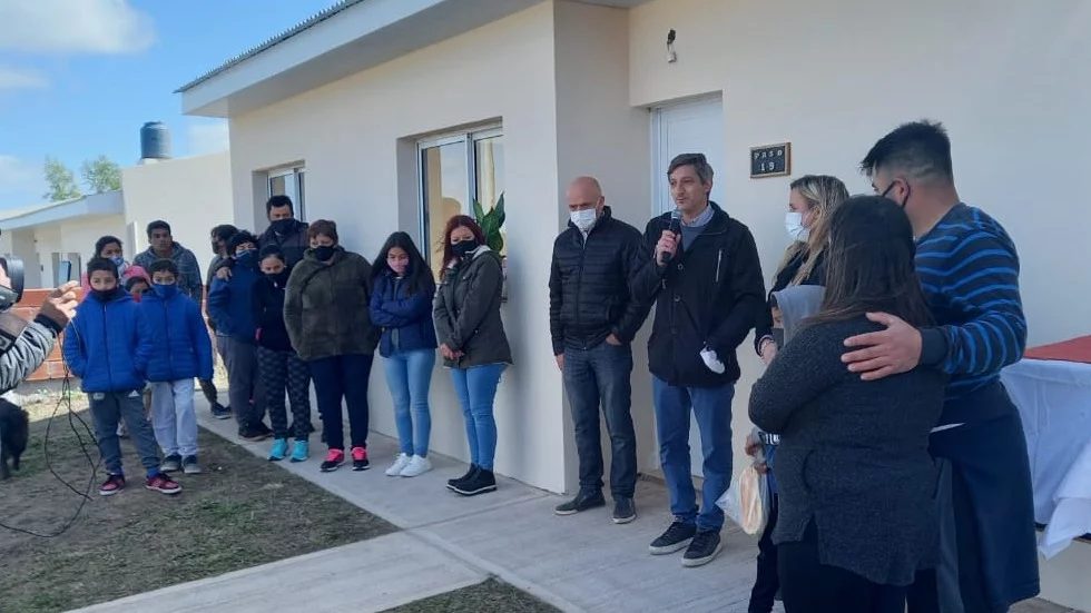 Entregaron viviendas en la localidad de Saavedra