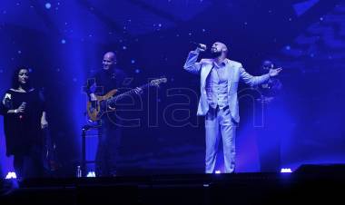 En estado de fiesta Abel Pintos abrió una serie de 12 shows para presentar "El amor en mi vida"