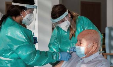 Italia: aplicaron la tercera dosis de la vacuna a más de un millón de personas