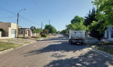 Salió a sacar la basura y lo atacaron tres delincuentes