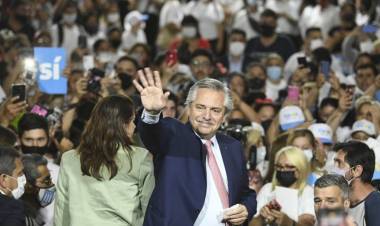 El Frente de Todos y Juntos cierran sus campañas en la provincia de Buenos Aires