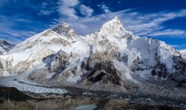 El mayor glaciar del Everest se derrite rápidamente por el cambio climático