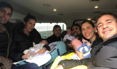 Familias argentinas y sus bebés por vientres subrogados llegaron a Polonia