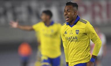Boca, con una gran noche de Rossi, aprovechó un error de River y triunfó en Núñez