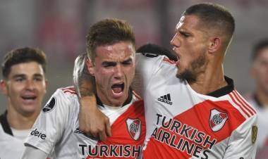 River logró la clasificación a octavos con una goleada ante Colo Colo