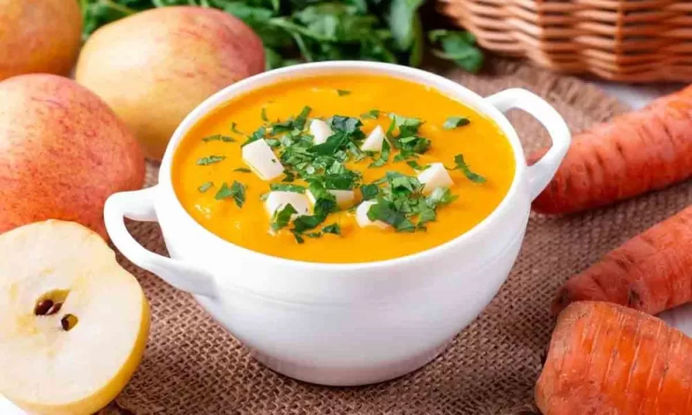 Paso a paso: cómo hacer una rica crema de zanahoria y manzana