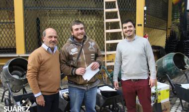 Más de 30 emprendedores recibieron maquinarias, herramientas y materiales para la emergencia social” 