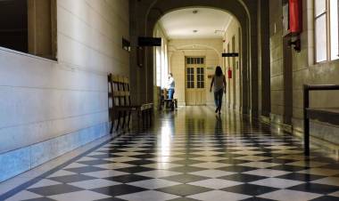 Condenan a un hombre y a su hijo a 15 y 26 años de prisión por abusar de una menor en Suárez