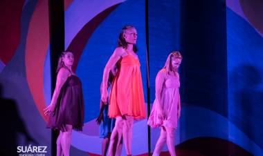 EL TALENTO DE LOS ARTISTAS DE HUANGUELÉN CORONÓ UNA NOCHE DE GALA CON MUCHO RITMO Y EMOCIONES