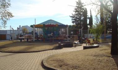 Puesta en valor de la histórica calesita de la Plaza Tambor de Tacuarí