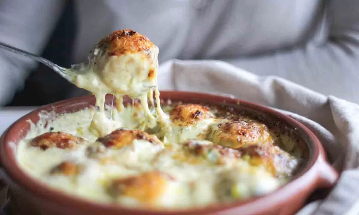 Receta de ñoquis de papa gratinados con queso y salsa blanca