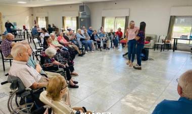 Emocionante “Café Literario” en el Hogar de Ancianos “Domingo Goñi”