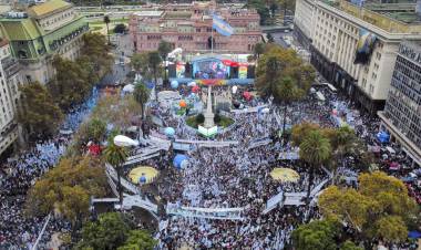 25 de Mayo y un masivo acto de CFK
