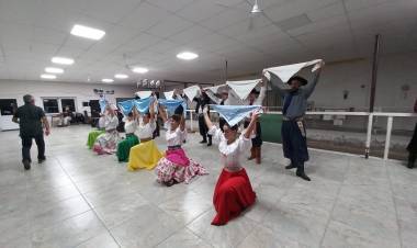 Peña folklorica organizada por la cooperadora del Hogar de Ancianos "Domingo Goñi"