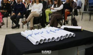 Entrega de diplomas a egresadas y egresados de la UPSO. 