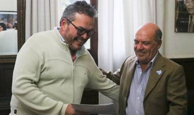 El Intendente Ricardo Moccero entregó más de 1.7 millones de pesos a instituciones del distrito