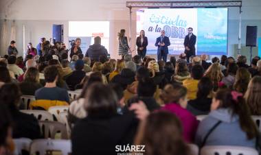 El Ministro Agustín Simone y el Intendente Ricardo Moccero entregaron 300 escrituras en Coronel Suárez