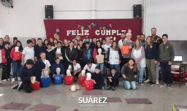 Aproximadamente 350 jóvenes de 6° nivel Secundario, se capacitaron en técnicas de RCP