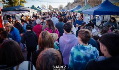 “Vendimos todo” fue la expresión de los representantes de instituciones y artesanos presentes en #suárezpeatonal 