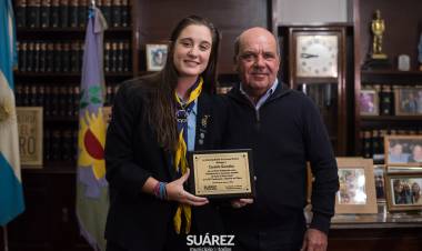 El Intendente recibió a Candela González: Presidenta del Consejo Mundial de la Asociacion Mundial de Guías y Guías Scouts