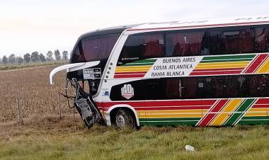 Chocó un micro que viajaba de Bahía a Buenos Aires: tres muertos