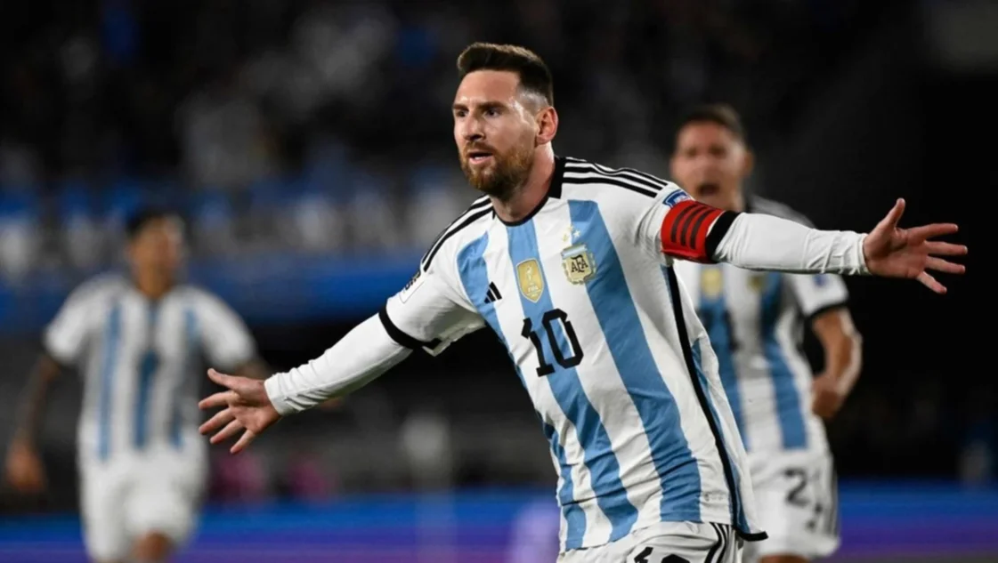 Messi de tiro libre, le puso su sello al debut triunfal de Argentina