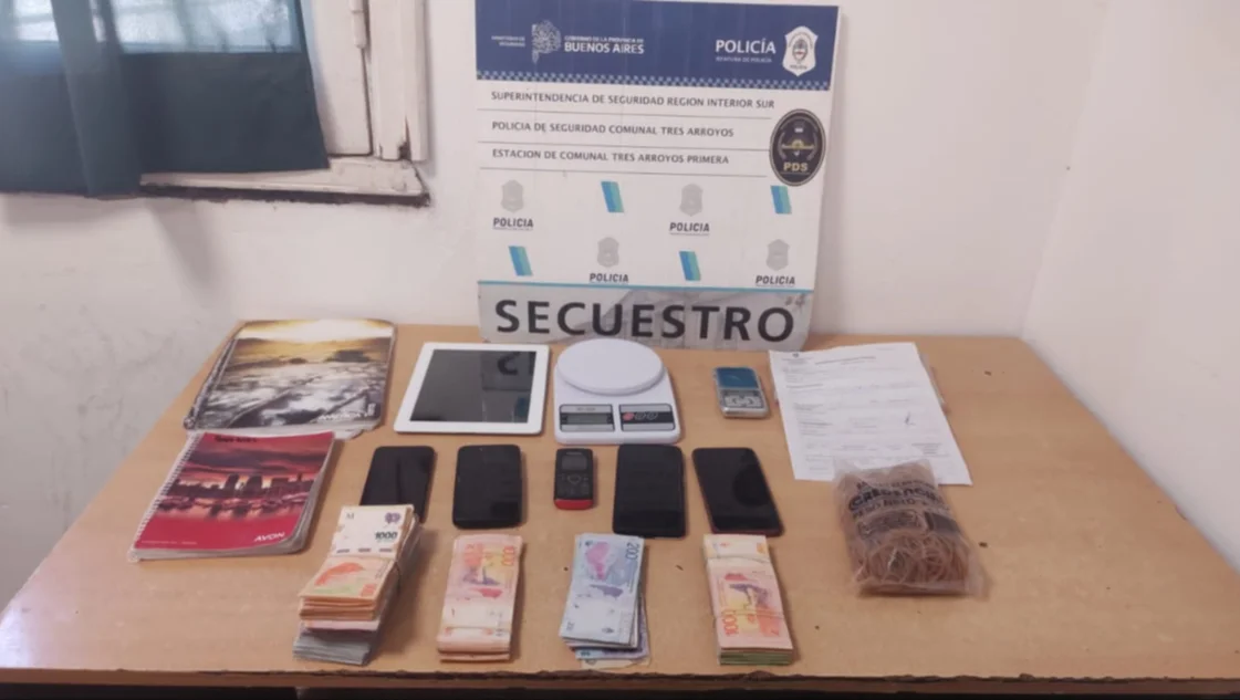 Tres Arroyos: secuestran celulares, estupefacientes y 400 mil pesos en efectivo en dos domicilios de la zona