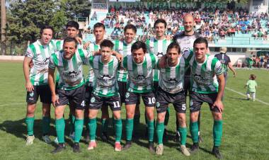 Se jugaron los 4tos de final y solo Atlético Huanguelén continúa representando al distrito.