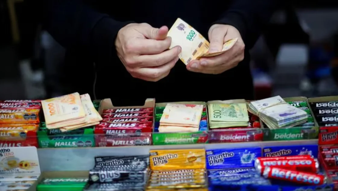 El Gobierno oficializó el aumento del salario mínimo: en mayo llegará a 234 mil pesos