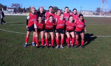 En el Futbol Femenino las chicas del rojo golearon a su clásico rival.