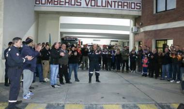 El sonar de la sirena en homenaje a nuestros Bomberos Voluntarios