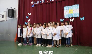 Más de 50 estudiantes de 4to. y 5to. año de la Escuela Primaria N° 9 realizaron la promesa a la Bandera