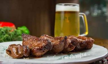 Cómo hacer una tira de asado tierna a la cerveza