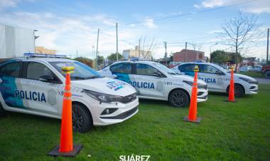  Moccero junto a Bianco y Batakis entregaron nuevos patrulleros para Suárez