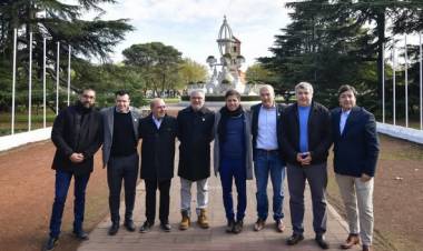 Moccero junto a Kicillof en Laprida