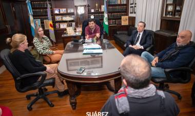 “El héroe olvidado” fue presentado en Suárez: la historia del hombre que denunció a Eichmann llegó en forma de novela